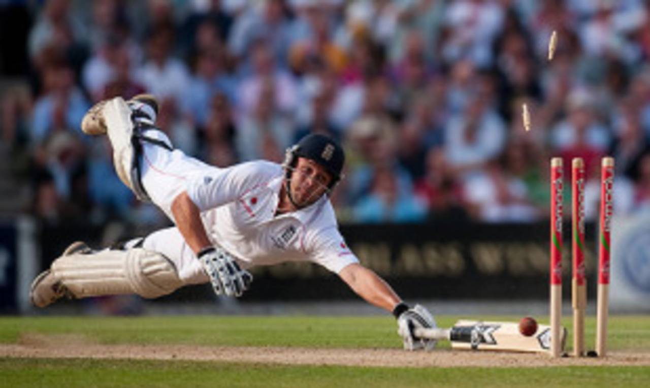 Jonathan Trott is run out by Simon Katich, England v Australia, 5th Test, The Oval, 1st day, August 20, 2009