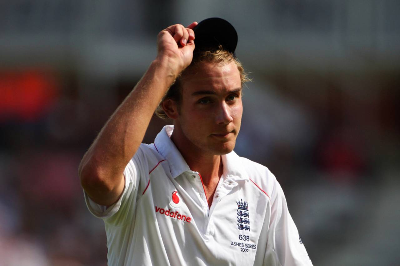 Stuart Broad doffs his cap after picking up five wickets against Australia, England v Australia, 5th Test, The Oval, 2nd day, August 21, 2009