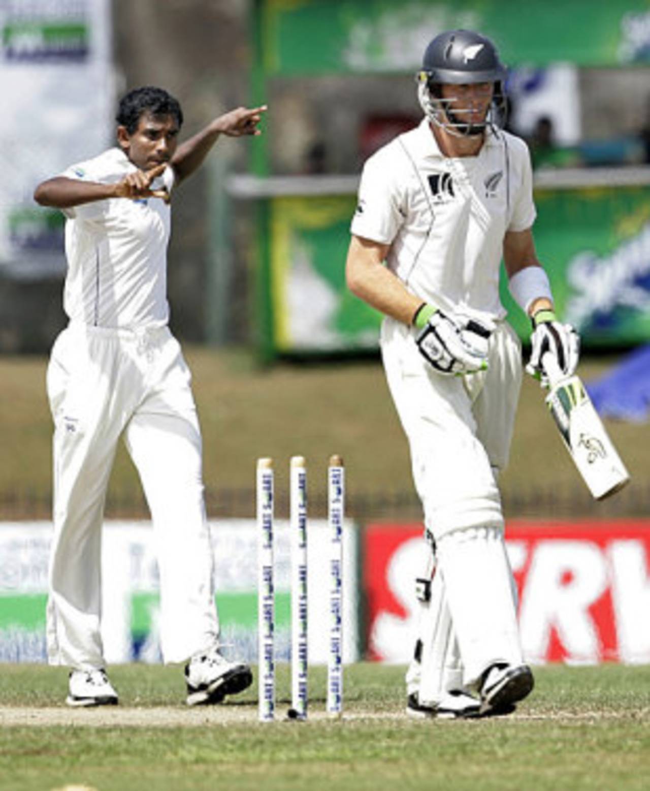 Martin Guptill is cleaned up by Thilan Thushara, Sri Lanka v New Zealand, 1st Test, Galle, 5th day, August 22, 2009 