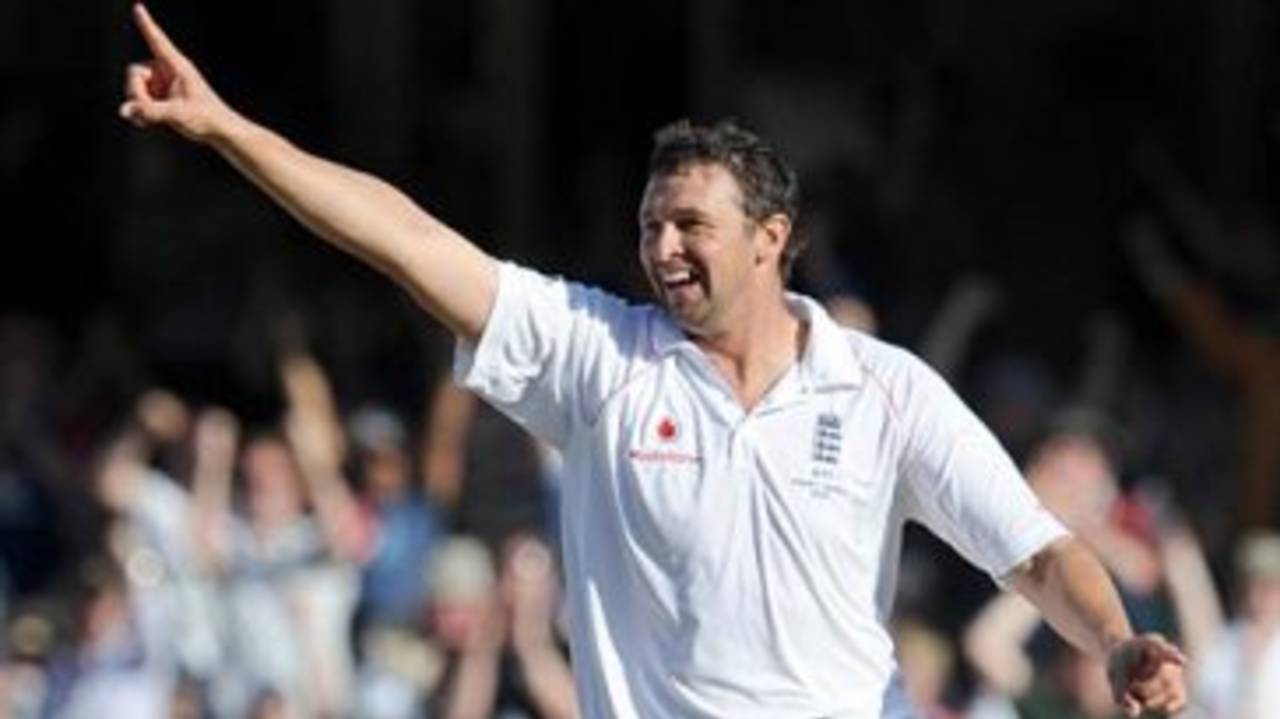 Steve Harmison is all smiles after his double strike, England v Australia, 5th Test, The Oval, 4th day, August 23, 2009
