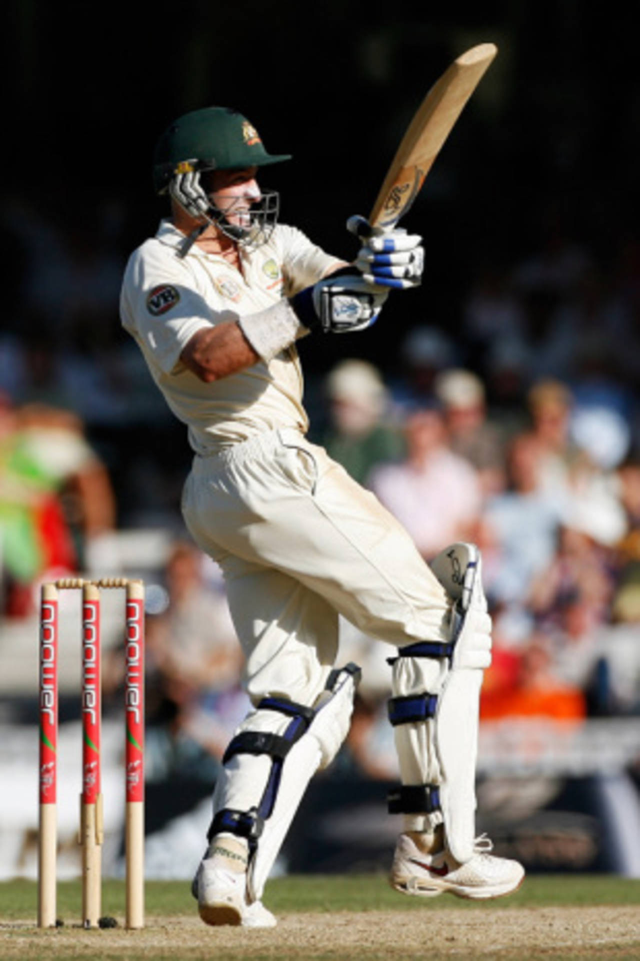 Mike Hussey goes on the pull during his magnificent hundred, England v Australia, 5th Test, The Oval, 4th day, August 23, 2009