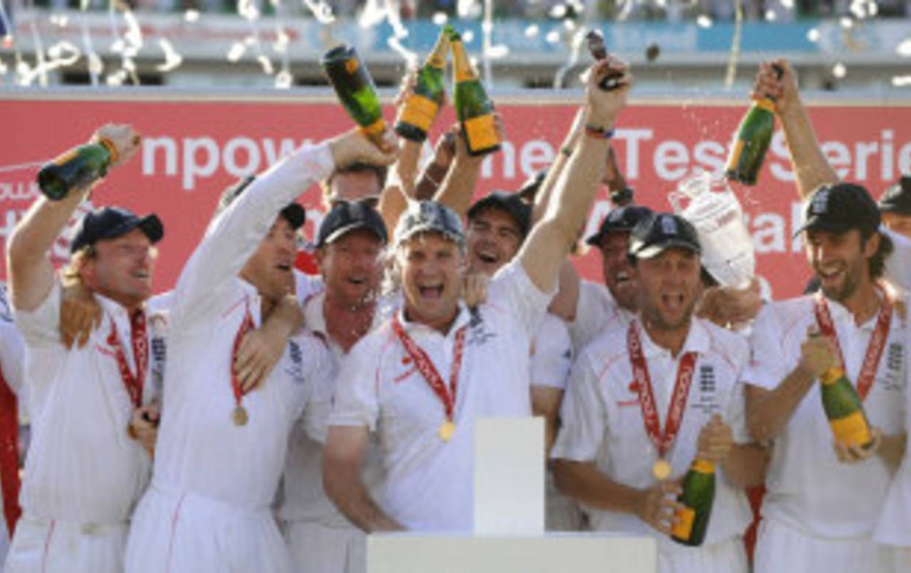 England's cricketers have been named as Team of the Year at the BBC Sports Personality of the Year Awards&nbsp;&nbsp;&bull;&nbsp;&nbsp;Philip Brown