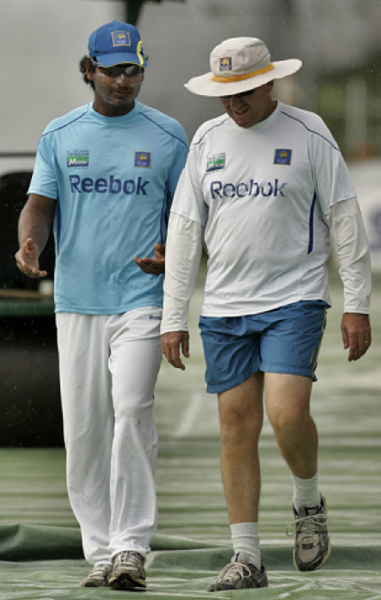Kumar Sangakkara and Trevor Bayliss deep in discussion, SSC, Colombo, August 25, 2009