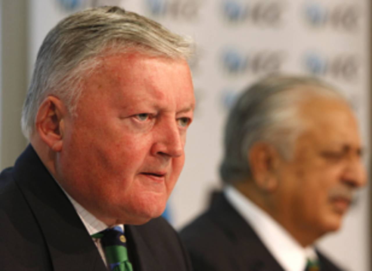 David Morgan and Ijaz Butt (background) at a meeting between the ICC and PCB, Dubai, August 27, 2009