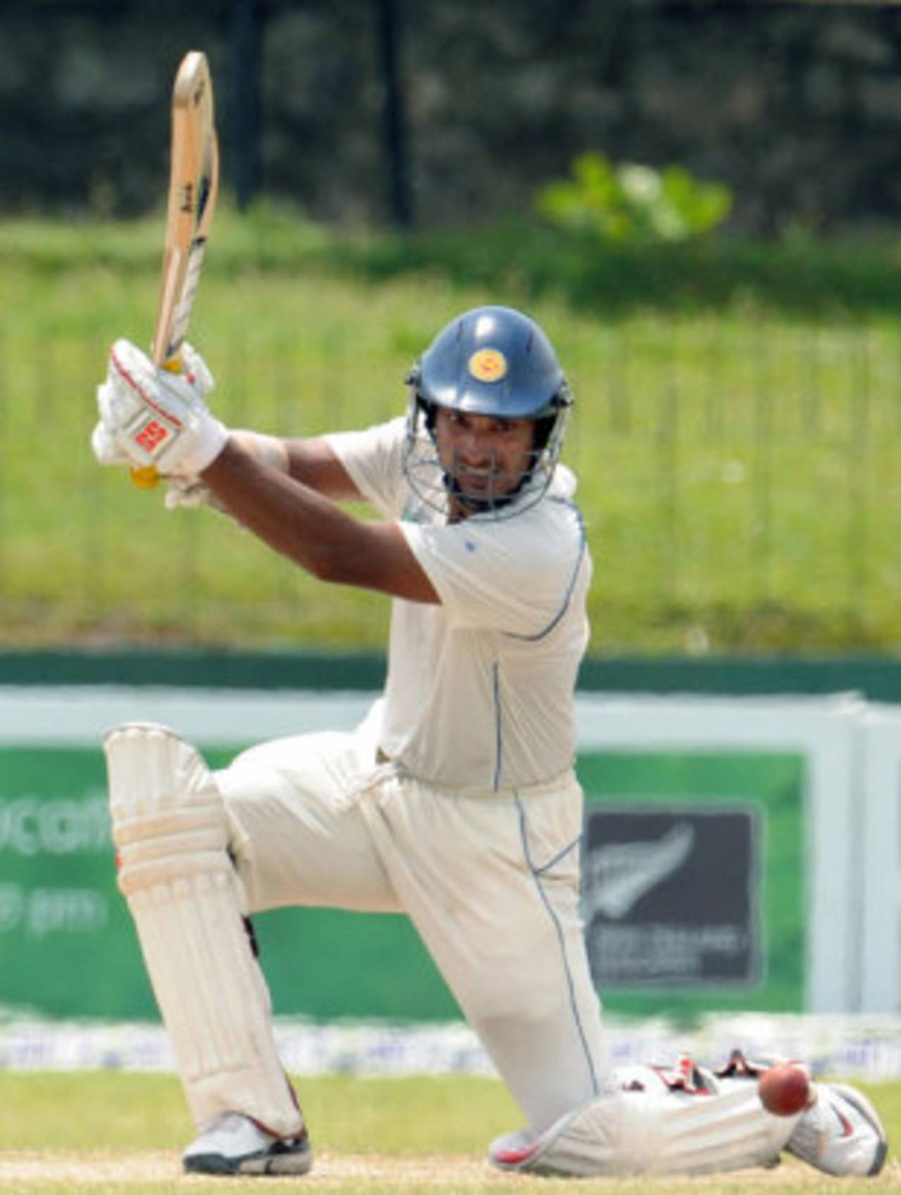 Kumar Sangakkara bends his knees as he drives through the off side, Sri Lanka v New Zealand, 2nd Test, SSC, Colombo, 4th day, August 29, 2009 