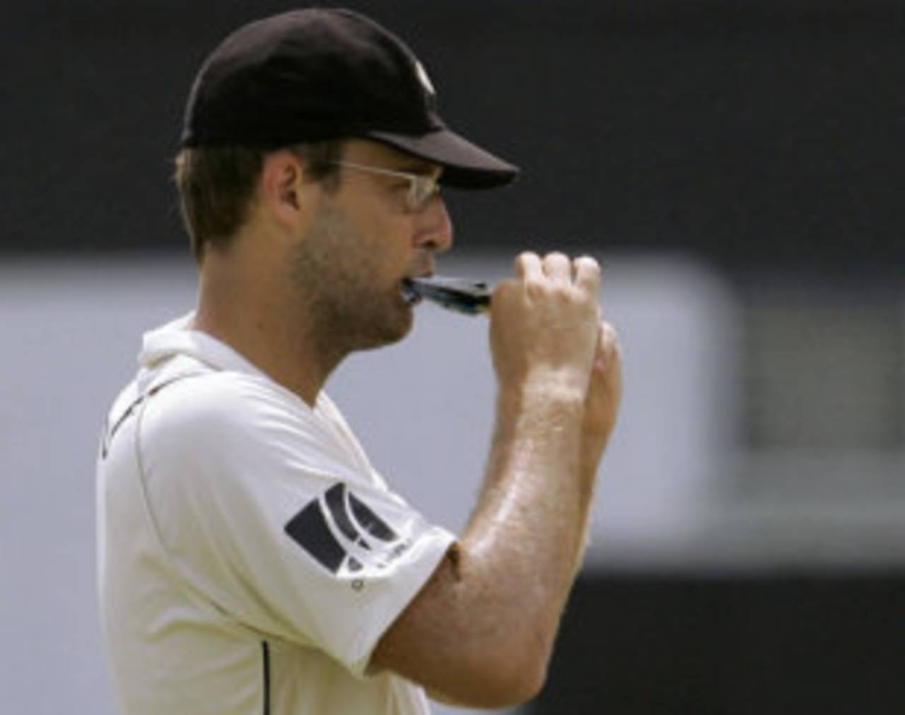 Daniel Vettori helps himself to an ice cream, Sri Lanka v New Zealand, 2nd Test, SSC, Colombo, 4th day, August 29, 2009 