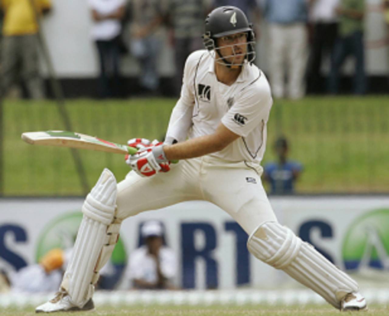 Daniel Vettori cuts, Sri Lanka v New Zealand, 2nd Test, SSC, 5th day, August 30, 2009