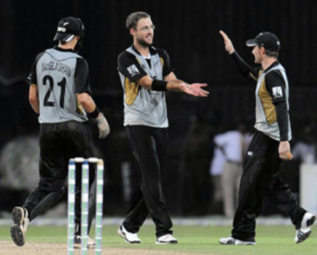 Daniel Vettori is congratulated for Kumar Sangakkara's wicket, Sri Lanka v New Zealand, 1st Twenty20, Colombo, September 2, 2009