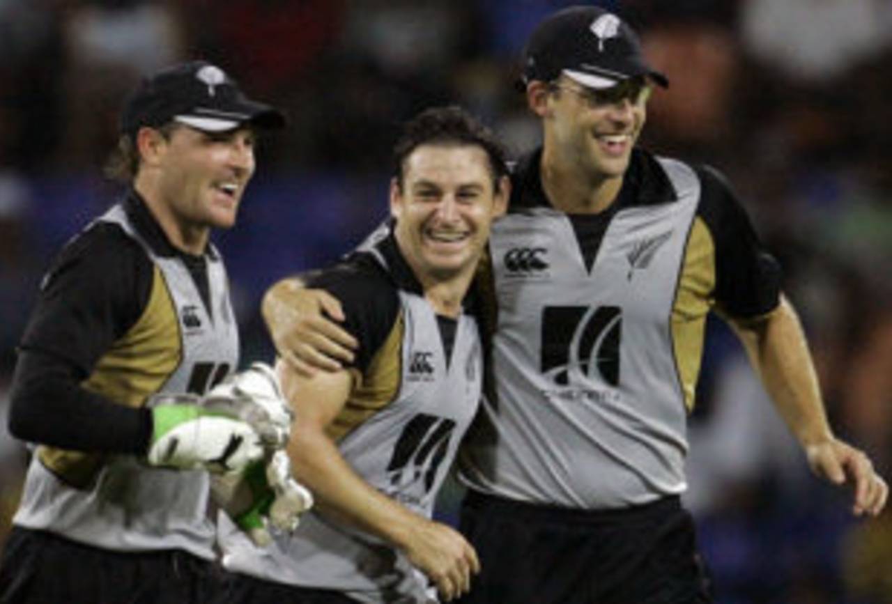Brendon McCullum, Nathan McCullum and Daniel Vettori are elated after a wicket, Sri Lanka v New Zealand, 2nd Twenty20, Colombo, September 4, 2009