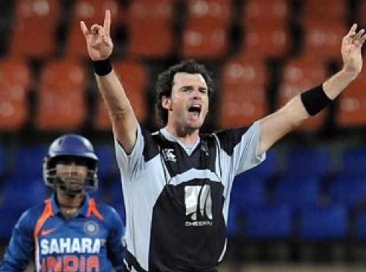 Kyle Mills appeals successfully for an lbw against Dinesh Karthik, India v New Zealand, 2nd match, Compaq Cup, Colombo, September 11, 2009