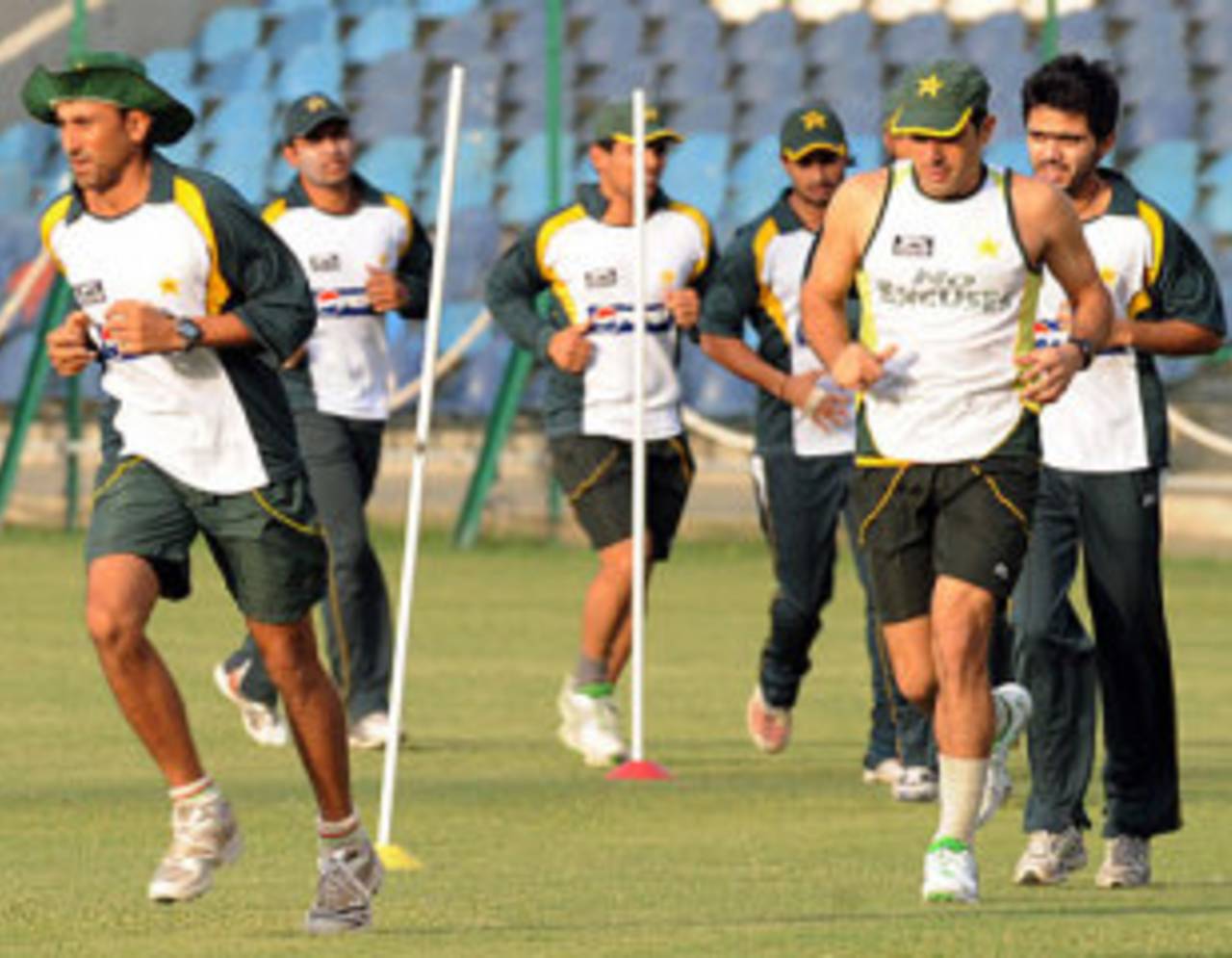 Pakistan players go through drills during their camp, Karachi, September 13, 2009