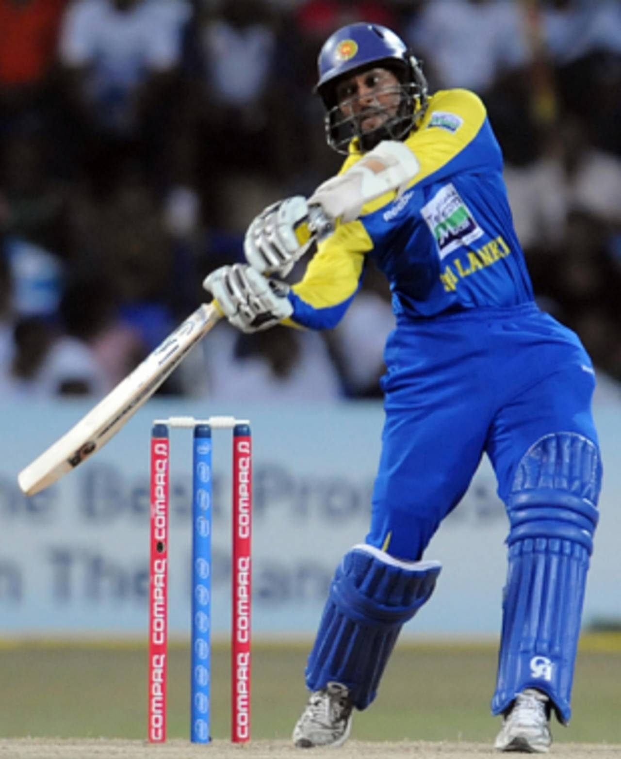 Tillakaratne Dilshan cuts loose, Sri Lanka v India, Compaq Cup, final, Colombo, September 14, 2009