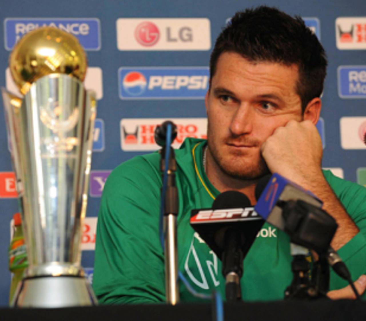 Graeme Smith glances at the Champions Trophy during a press conference, Potchefstroom, September 17, 2009