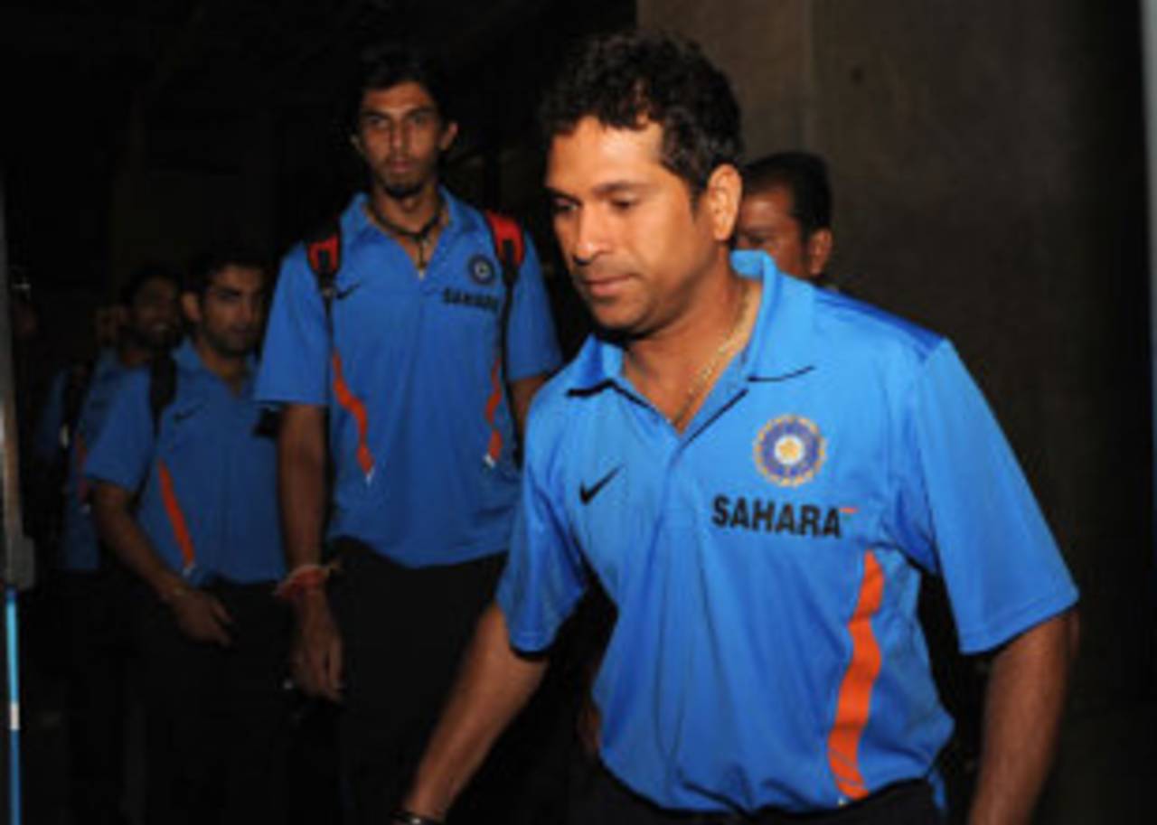Sachin Tendulkar and the rest of the Indian squad at Johannesburg airport, Champions Trophy, September 18, 2009