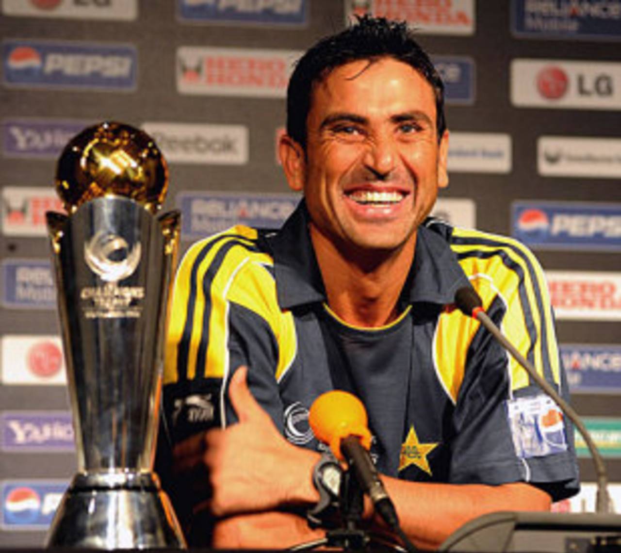 A jovial Younis Khan takes questions from the media, Johannesburg, September 19, 2009
