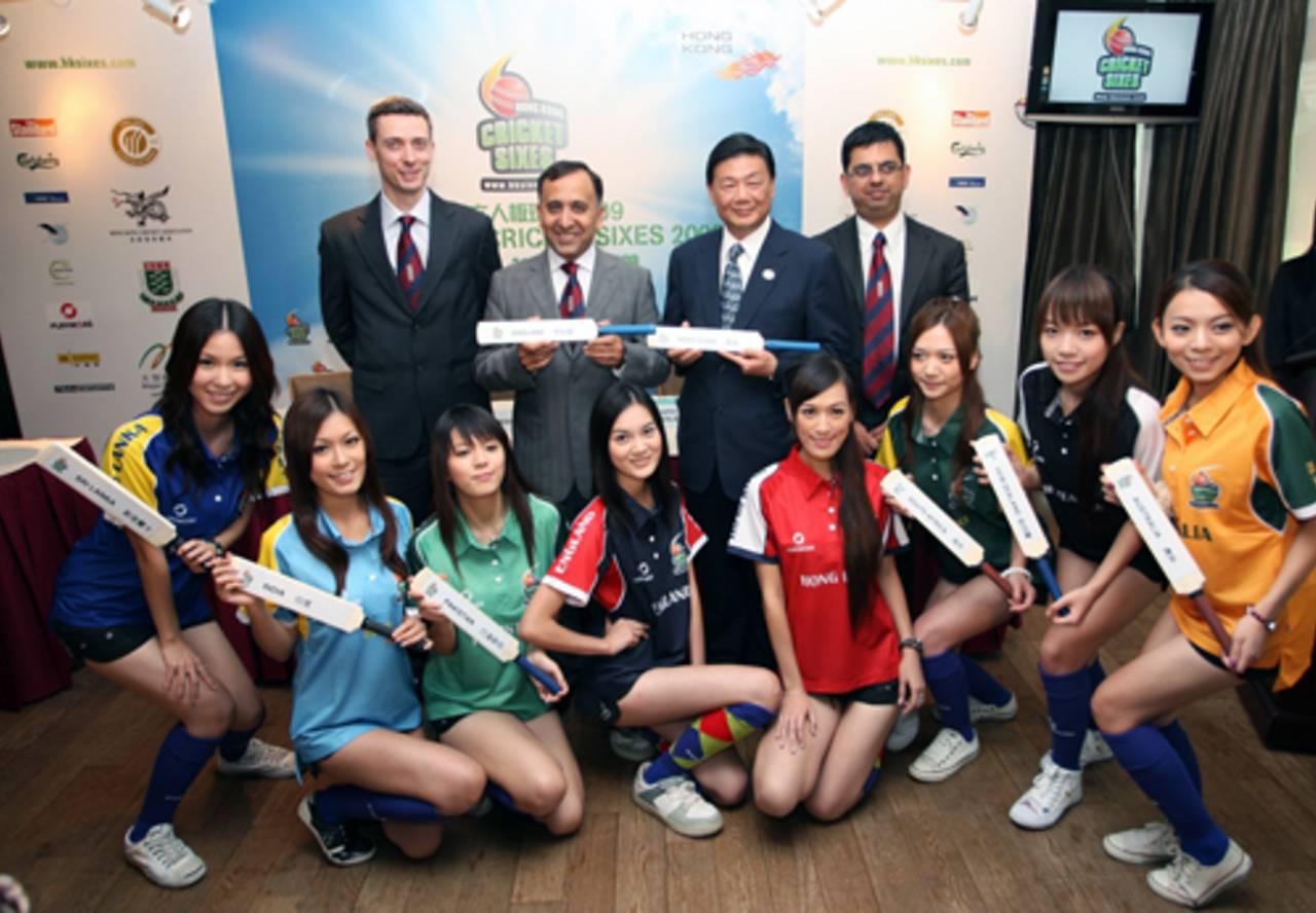 Captain SHAHZADA SALEEM AHMED, President of the Hong Kong Cricket Association (second left) and Mr HERMAN HU JP, Chairman of the Major Sports Events Committee (second right) unveil the competition groups of the 2009 Hong Kong Cricket Sixes; in association with Mr DINESH TANDON, Chairman of the Hong Kong Cricket Association (right), Mr MARK BURNS, Tournament Director of the Hong Kong Cricket Sixes (left) and models in the latest team uniform of the eight participating countries.&nbsp;&nbsp;&bull;&nbsp;&nbsp;Travis Pittman/Hong Kong Cricket Sixes