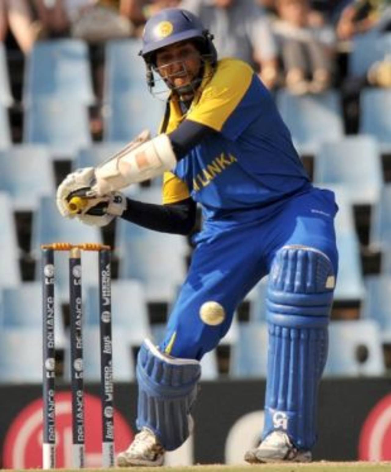 Tillakaratne Dilshan gets into position to wallop the ball, South Africa v Sri Lanka, Champions Trophy, Group B, Centurion, September 22, 2009
