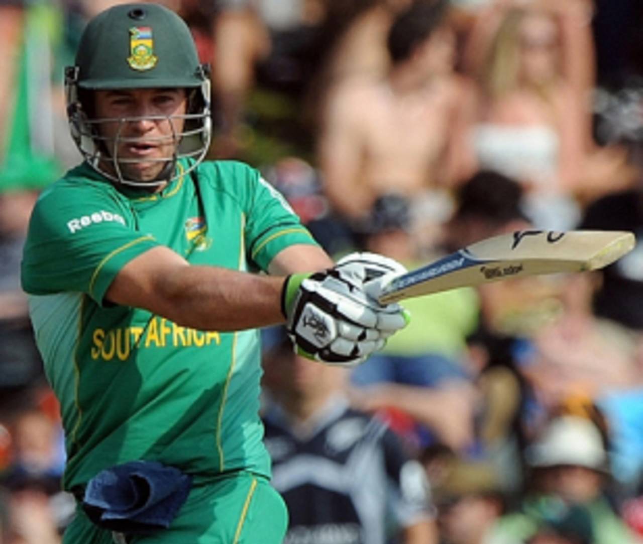 AB de Villiers sealed a five-wicket victory&nbsp;&nbsp;&bull;&nbsp;&nbsp;AFP