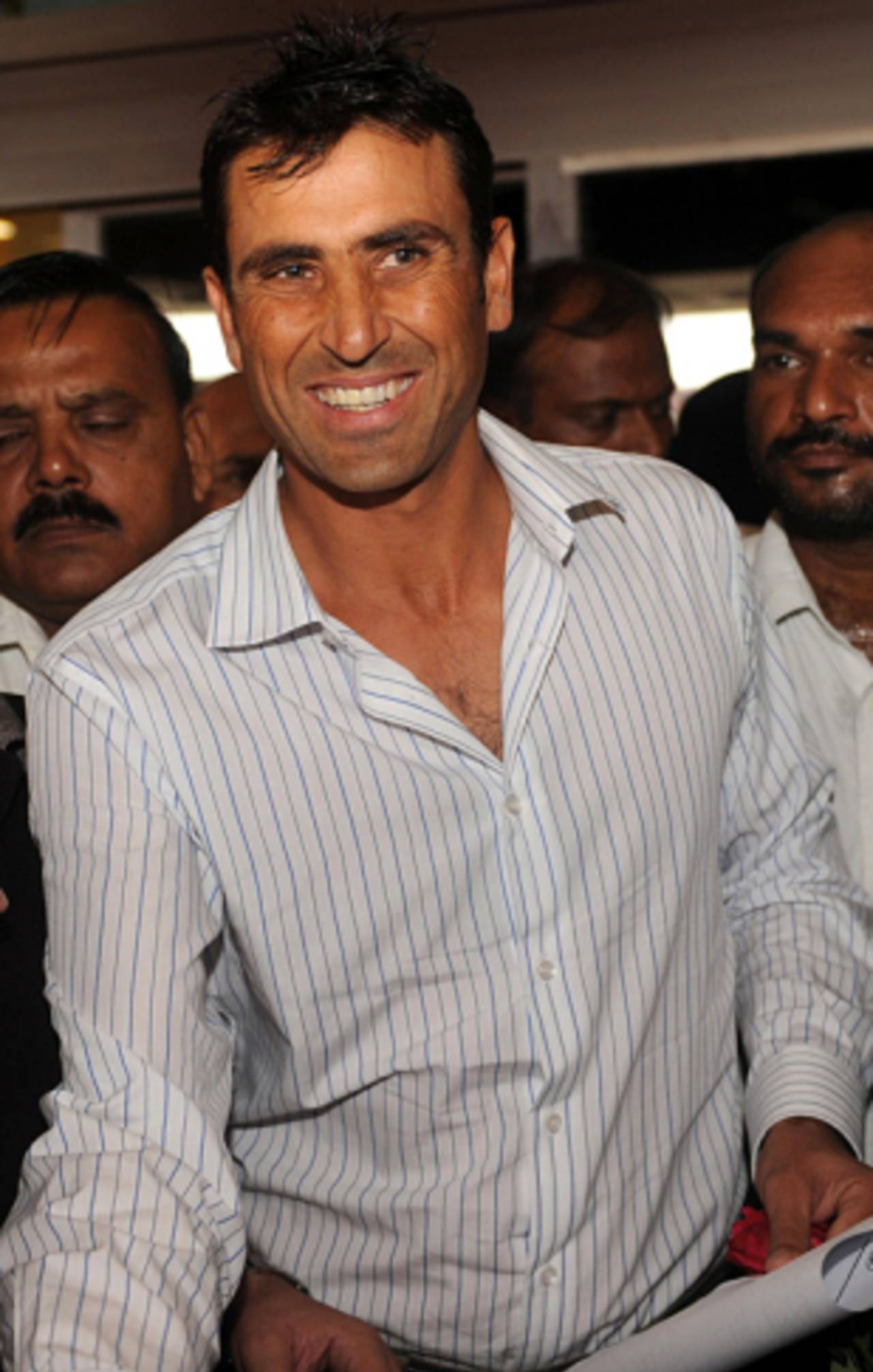 Younis Khan arrives at the airport, Karachi, October 5, 2009