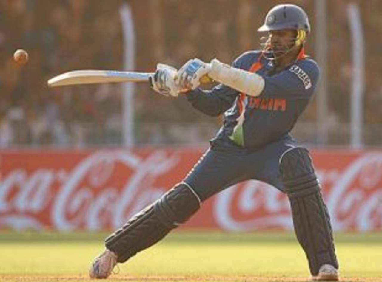 Harbhajan Singh almost took India home with a 31-ball 49, India v Australia, 1st ODI, Vadodara, October 25, 2009