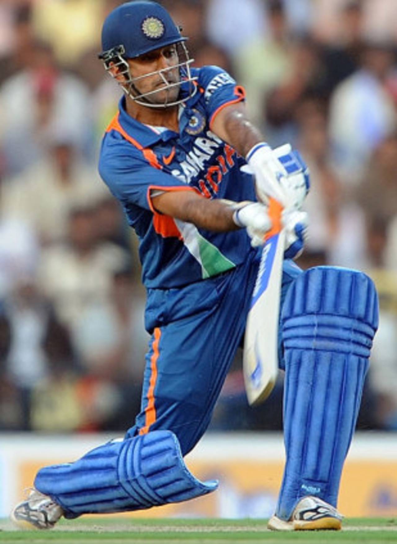 MS Dhoni goes over the top, India v Australia, 2nd ODI, Nagpur, October 28, 2009