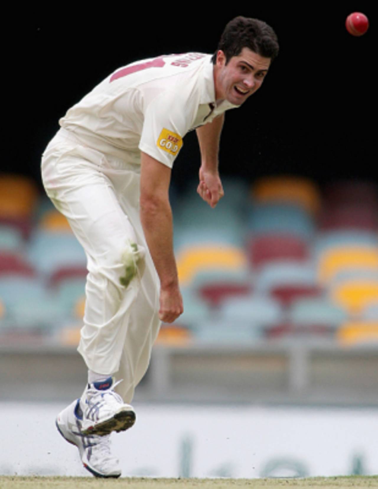 Ben Cutting bowls against Tasmania, Queensland v Tasmania, Sheffield Shield, 1st day, Brisbane, November 1, 2009