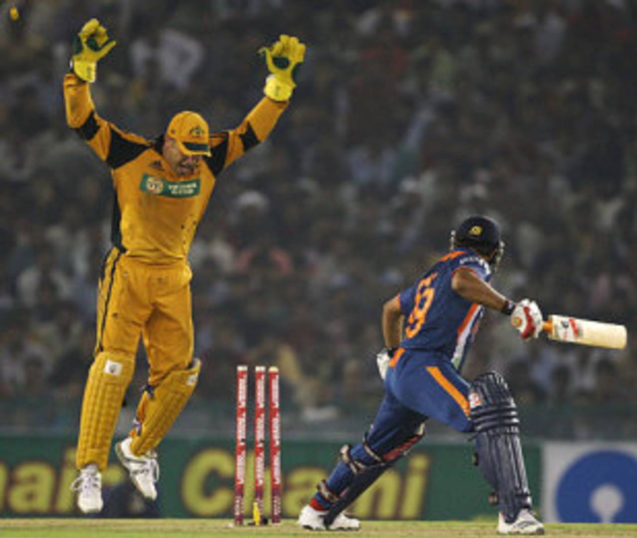 Suresh Raina is undone by Nathan Hauritz, India v Australia, 4th ODI, Mohali, November 2, 2009