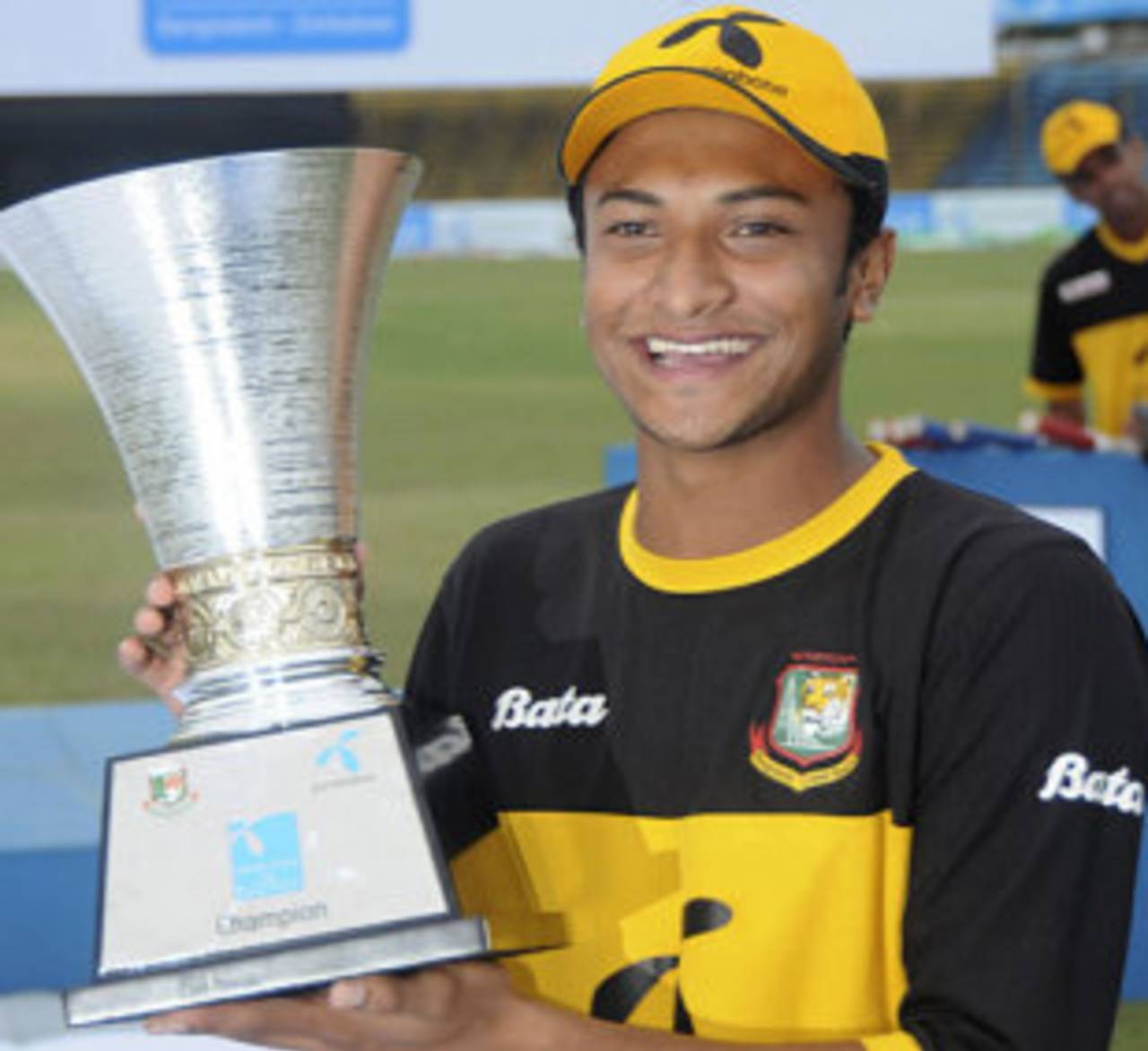 Shakib Al Hasan is the first Bangladesh player to be signed by a county&nbsp;&nbsp;&bull;&nbsp;&nbsp;Associated Press