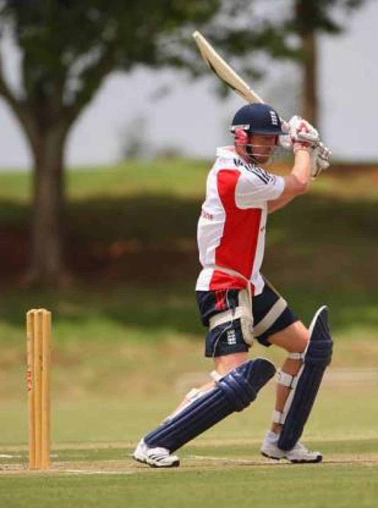 Paul Collingwood prepares for the opening match of England's tour, Bloemfontein, November 5, 2009