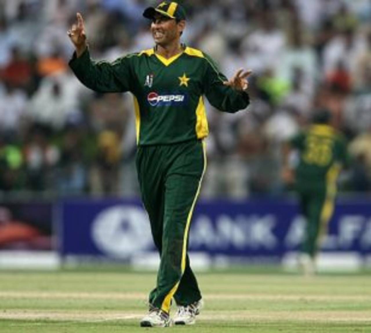 Younis Khan makes changes to his field, Pakistan v New Zealand, 2nd ODI, Abu Dhabi, November 6, 2009