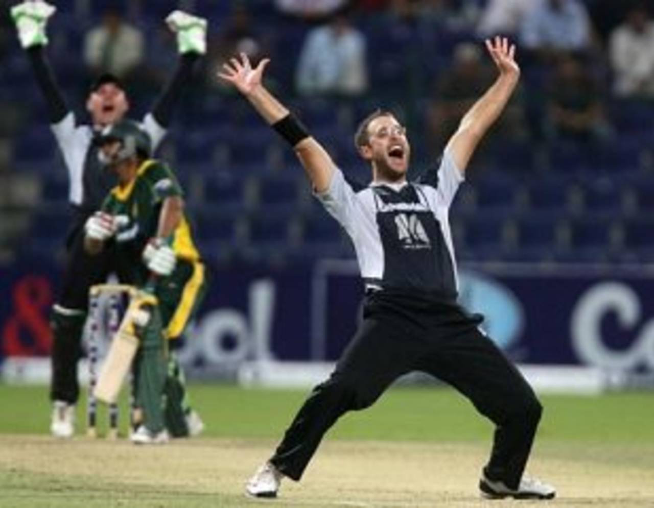 Daniel Vettori faces a race against time to recover for the first Test against Pakistan in Dunedin&nbsp;&nbsp;&bull;&nbsp;&nbsp;Associated Press