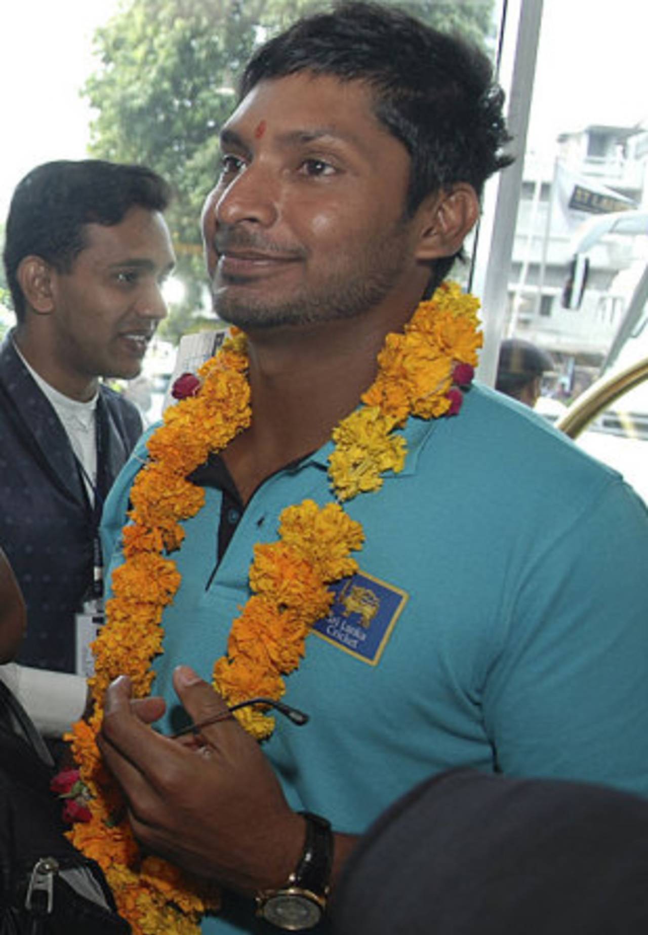 Kumar Sangakkara is welcomed at the team hotel, Ahmedabad, November 14, 2009