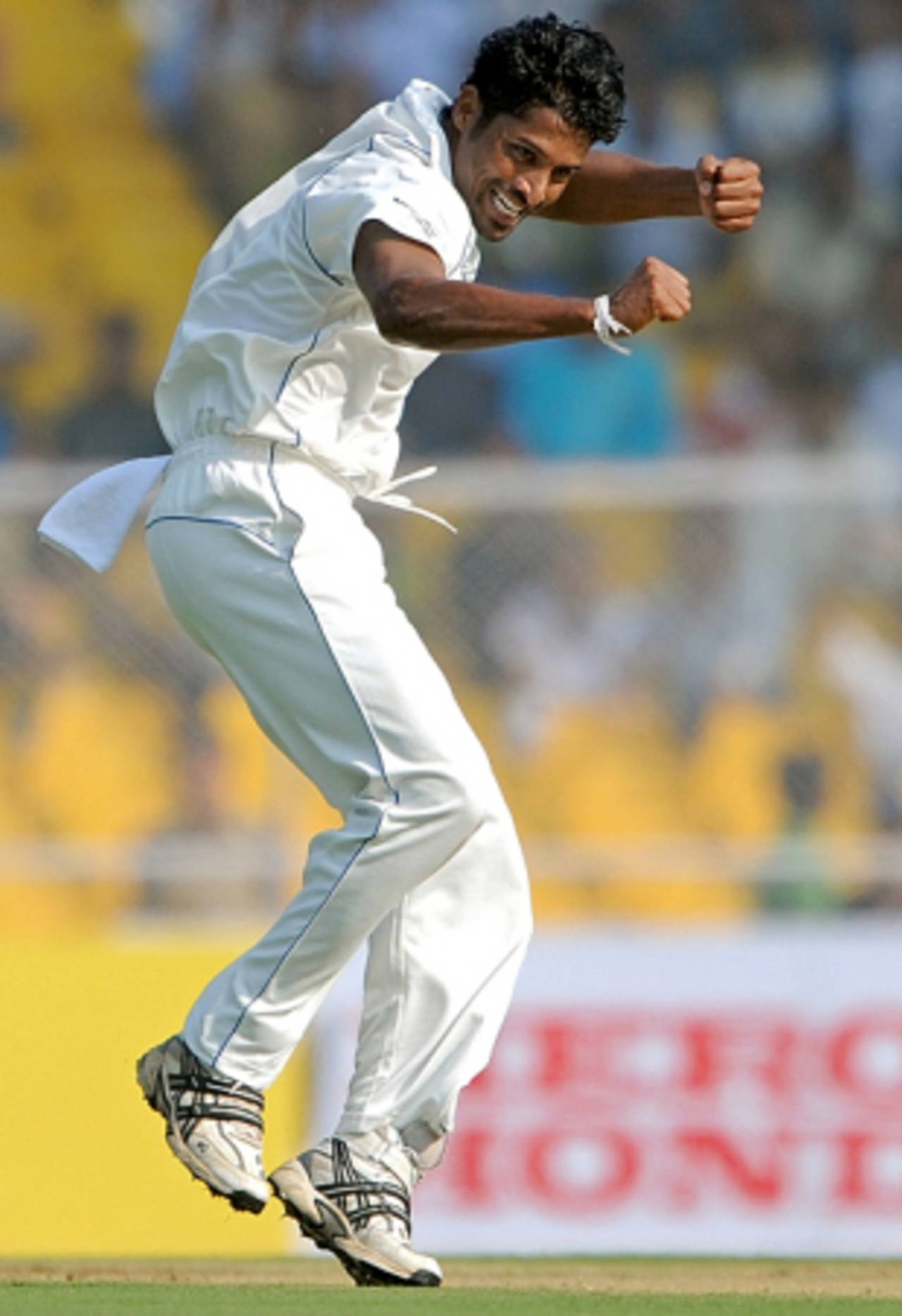 Chanaka Welegedara was in top form during the first hour, India v Sri Lanka, 1st Test, Ahmedabad, 1st day, November 16, 2009