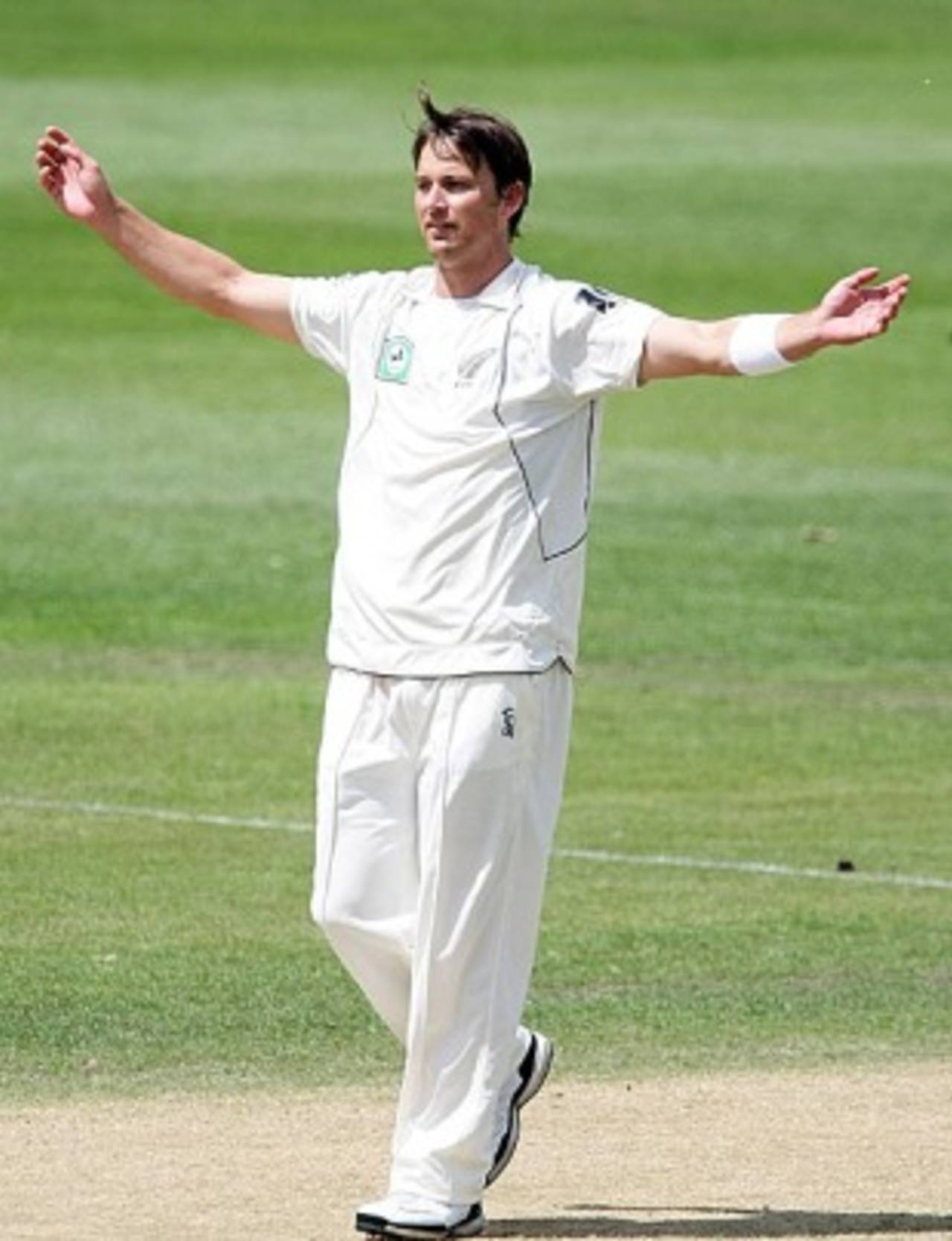 Shane Bond marked his return to Test cricket with a five-for, New Zealand v Pakistan, 1st Test, Dunedin, 4th day, November 27, 2009