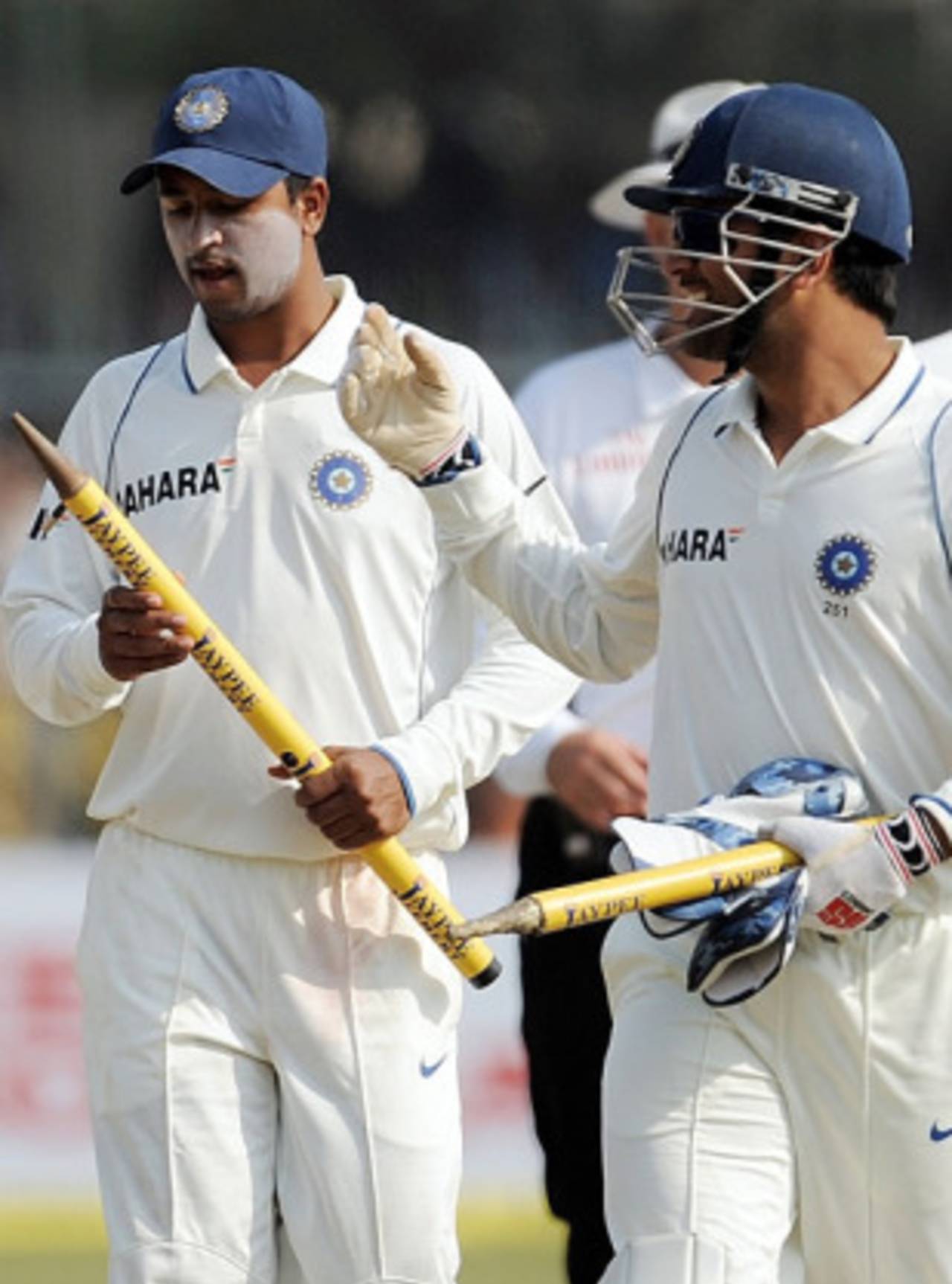 Pragyan Ojha gets the congratulations from MS Dhoni as India walk off victorious, India v Sri Lanka, 2nd Test, Kanpur, 4th day, November 27, 2009