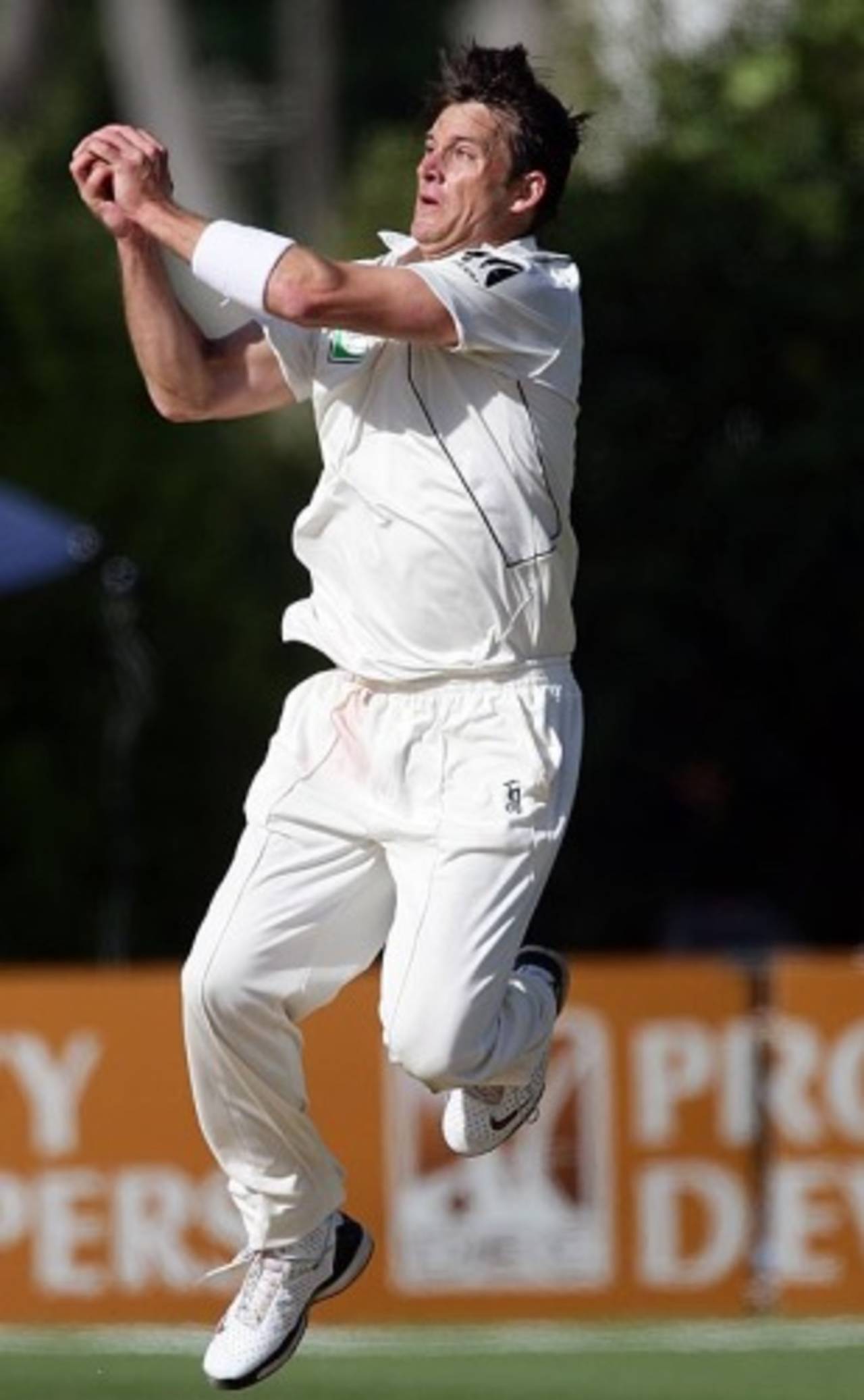 Shane Bond ends Umar Akmal's innings to kickstart New Zealand's fightback&nbsp;&nbsp;&bull;&nbsp;&nbsp;Getty Images