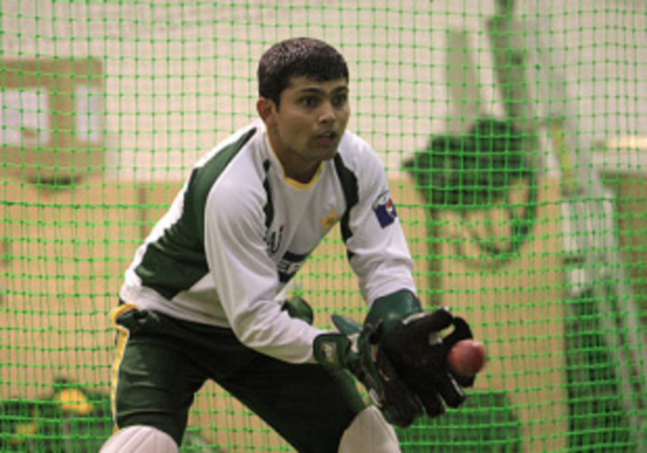 Kamran Akmal during Pakistan's indoor training, Wellington, December 2, 2009