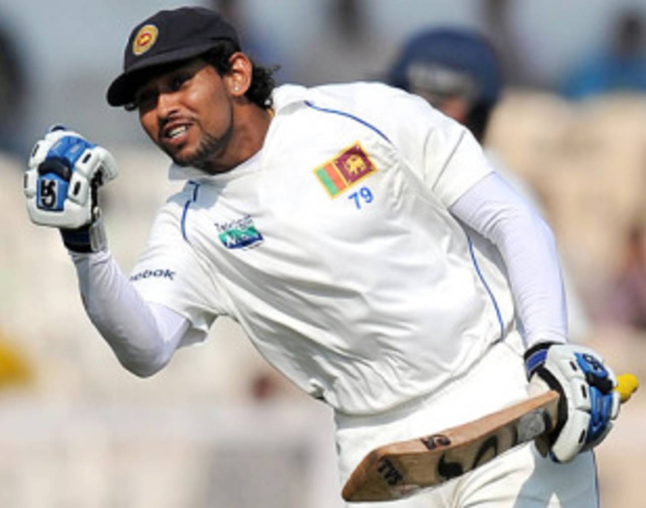 Tillakaratne Dilshan is thrilled on getting to his 11th Test hundred, India v Sri Lanka, 3rd Test, Mumbai, 1st day, December 2, 2009