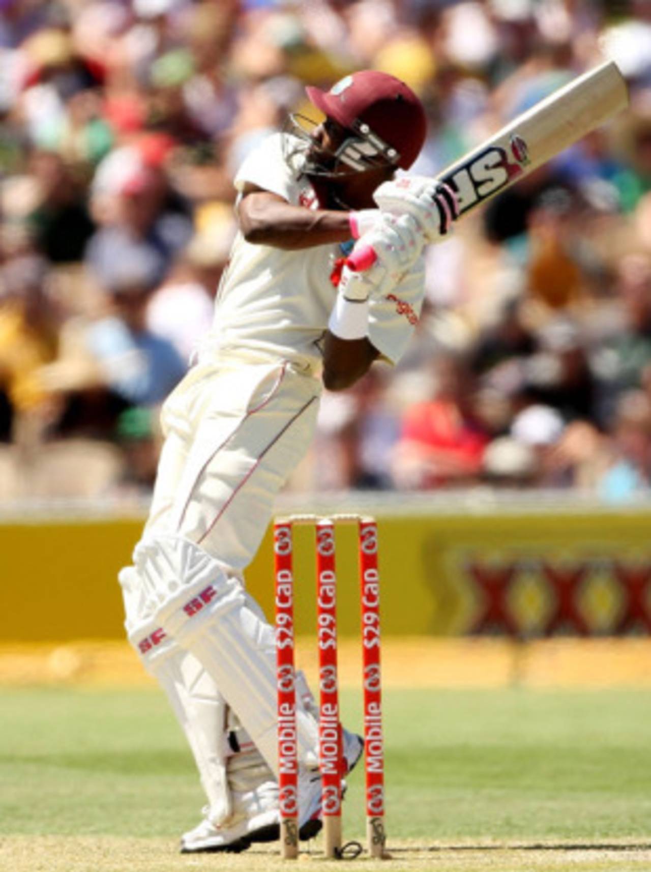 Dwayne Bravo took risks and entertained during a vital innings for his under-pressure side&nbsp;&nbsp;&bull;&nbsp;&nbsp;Getty Images