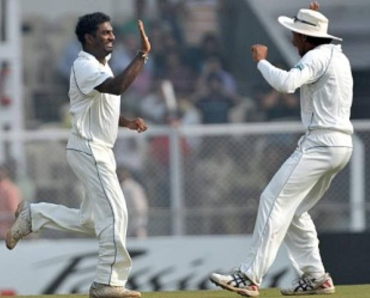 Muttiah Muralitharan celebrates Virender Sehwag's wicket, India v Sri Lanka, 3rd Test, Mumbai, 3rd day, December 4, 2009