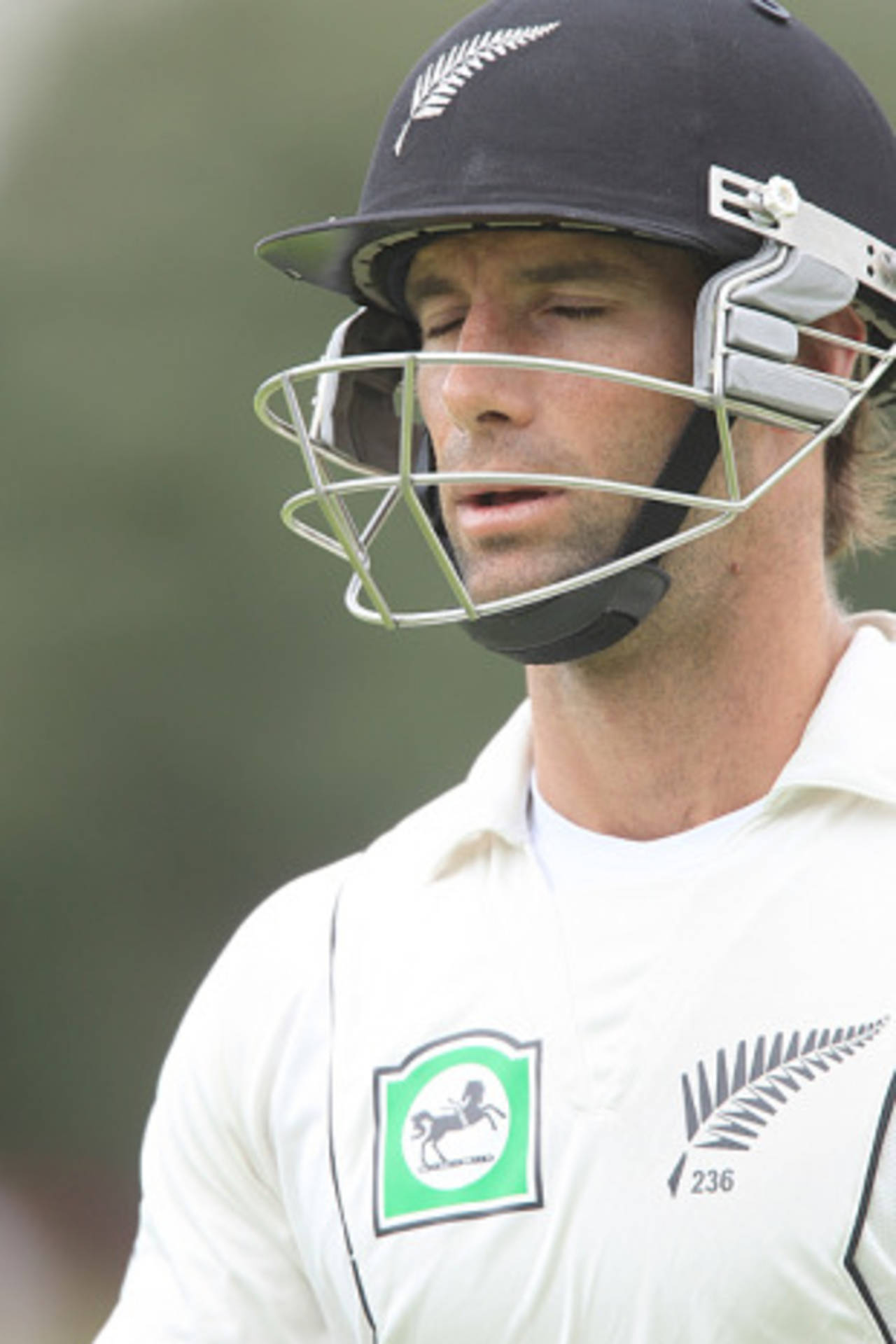 Grant Elliott departs after a silly shot, New Zealand v Pakistan, 2nd Test, Wellington, 4th day, December 6, 2009
