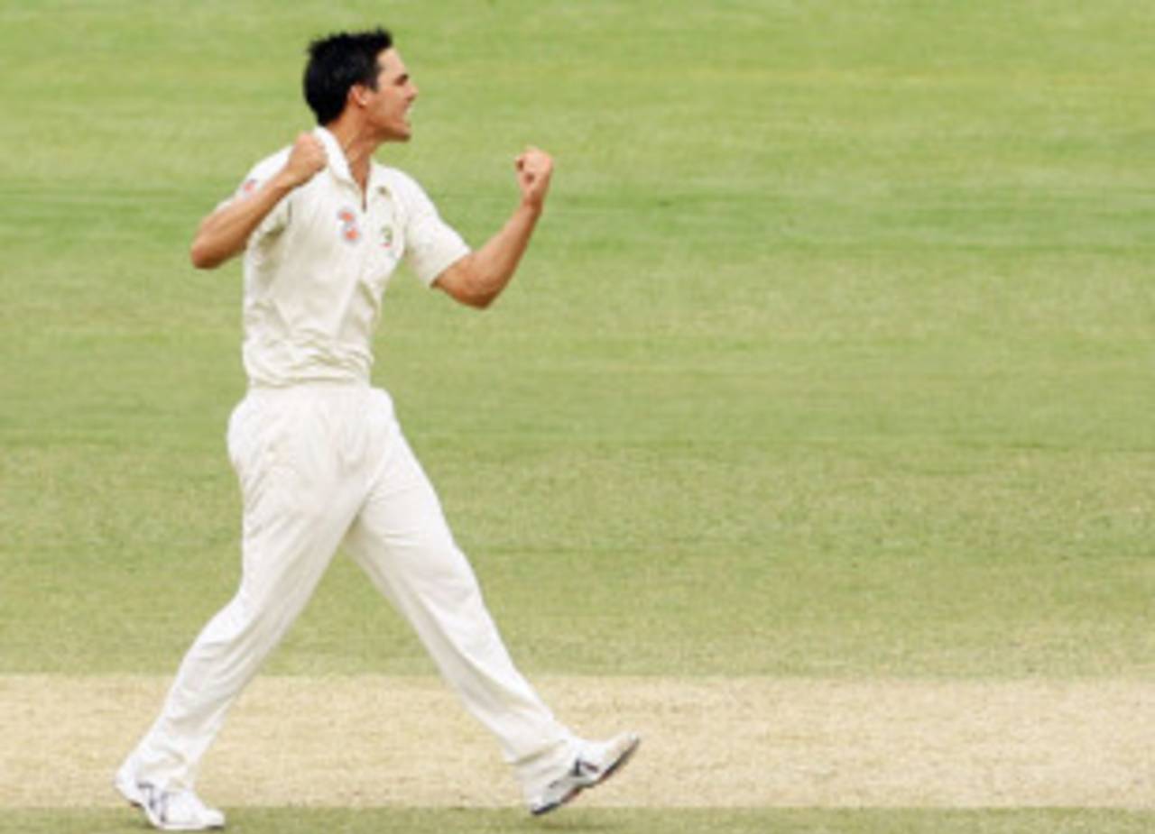 Mitchell Johnson tries to fire up his side, Australia v West Indies, 2nd Test, Adelaide