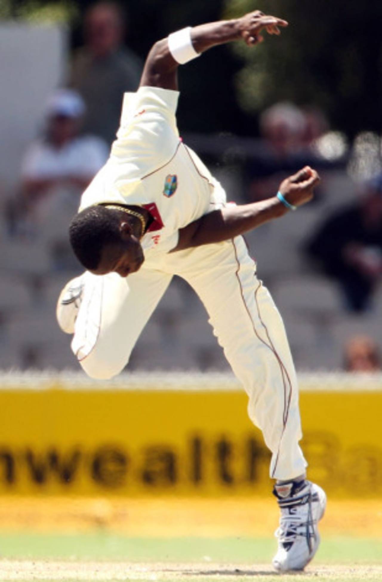 Kemar Roach puts his head down, Australia v West Indies, 2nd Test, Adelaide