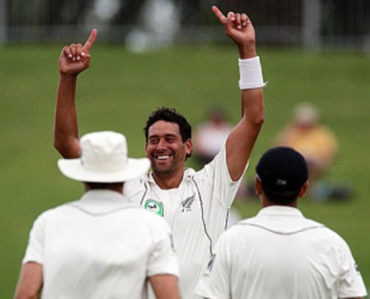 Daryl Tuffey finished with 4 for 52, New Zealand v Pakistan, 3rd Test, Napier, 1st day, December 11, 2009