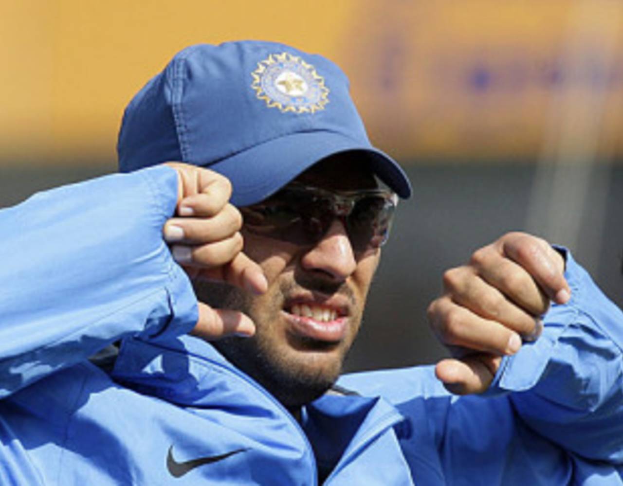 Yuvraj Singh shows up at training despite his finger injury, Rajkot, December 14, 2009