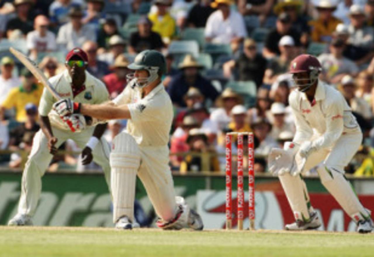 Simon Katich sweeps and is out for 99&nbsp;&nbsp;&bull;&nbsp;&nbsp;Getty Images