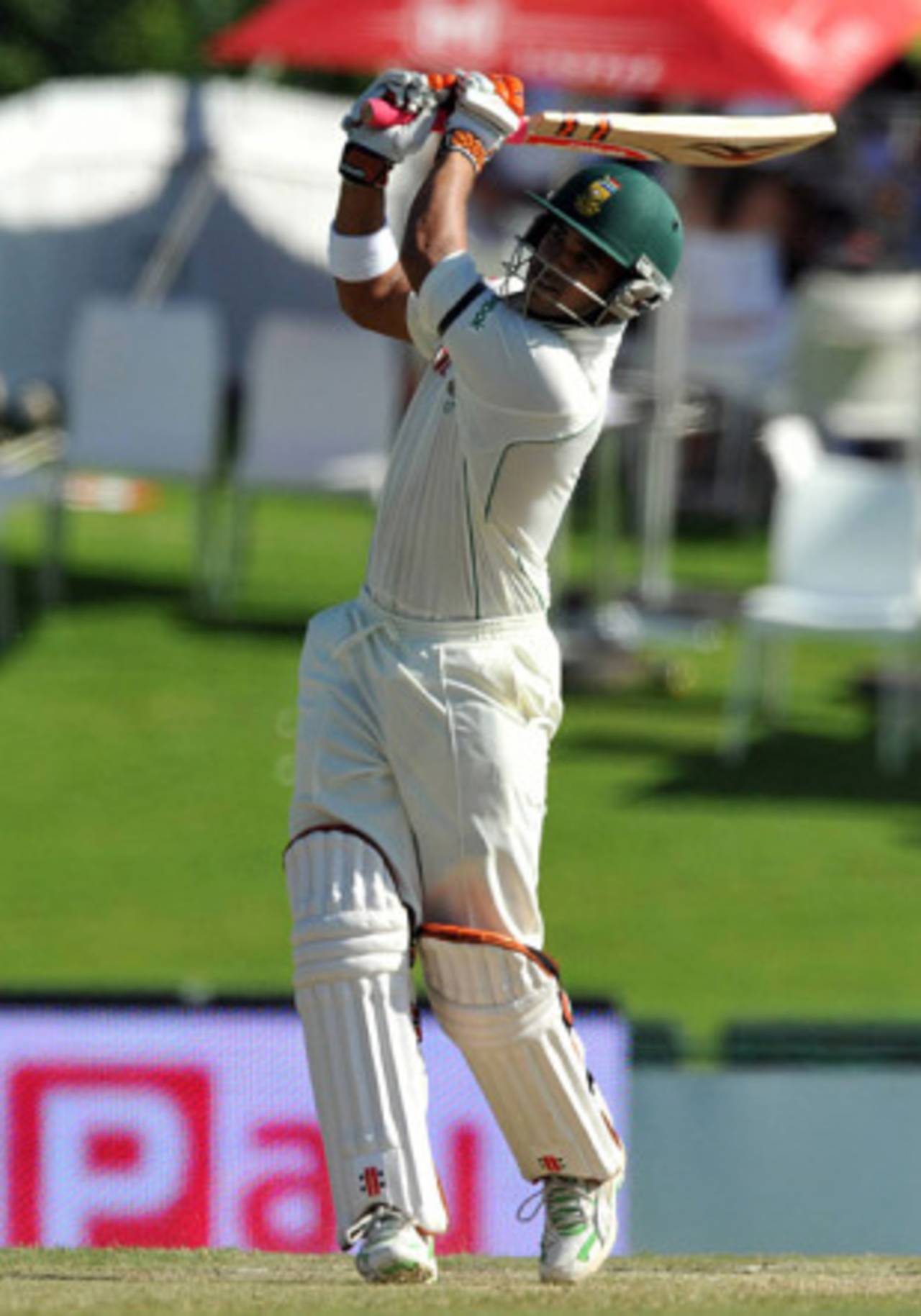 JP Duminy opens his shoulders during his unbeaten 38, South Africa v England, 1st Test, Centurion, December 16, 2009