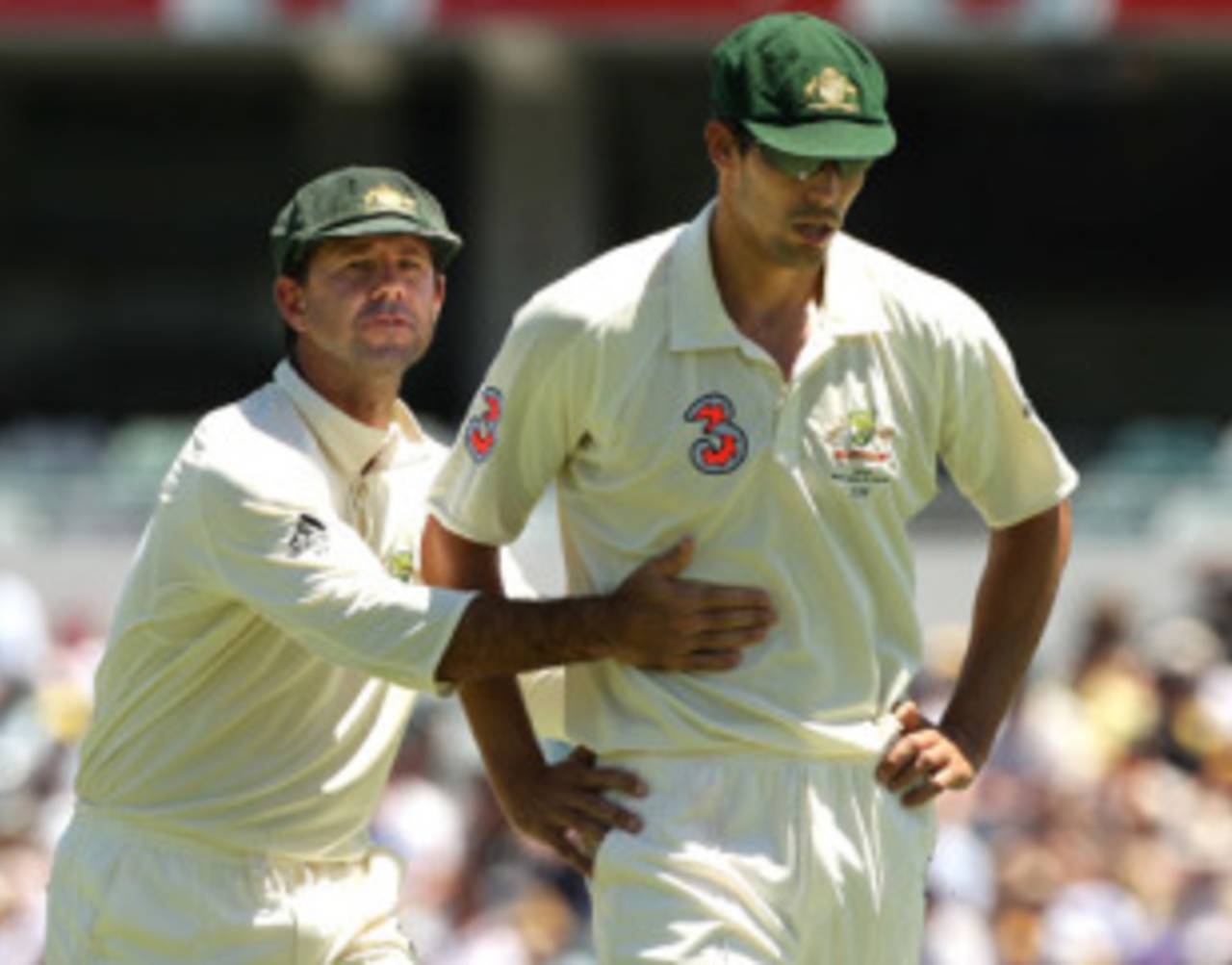 Mitchell Johnson feels off colour and gets a pat from Ricky Ponting, Australia v West Indies, 3rd Test, Perth, 19 December, 2009