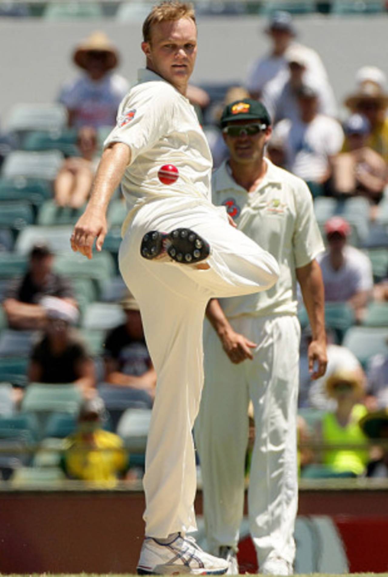 Doug Bollinger practises some fancy footwork, Australia v West Indies, 3rd Test, Perth, 4th day, December 19, 2009