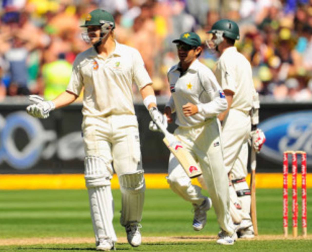 Shane Watson leaves in frustration after missing another century, Australia v Pakistan, 1st Test, Melbourne, December 26, 2009